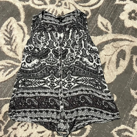Lucky brand button front tank top. V neck. Excellent condition. - Picture 1 of 4